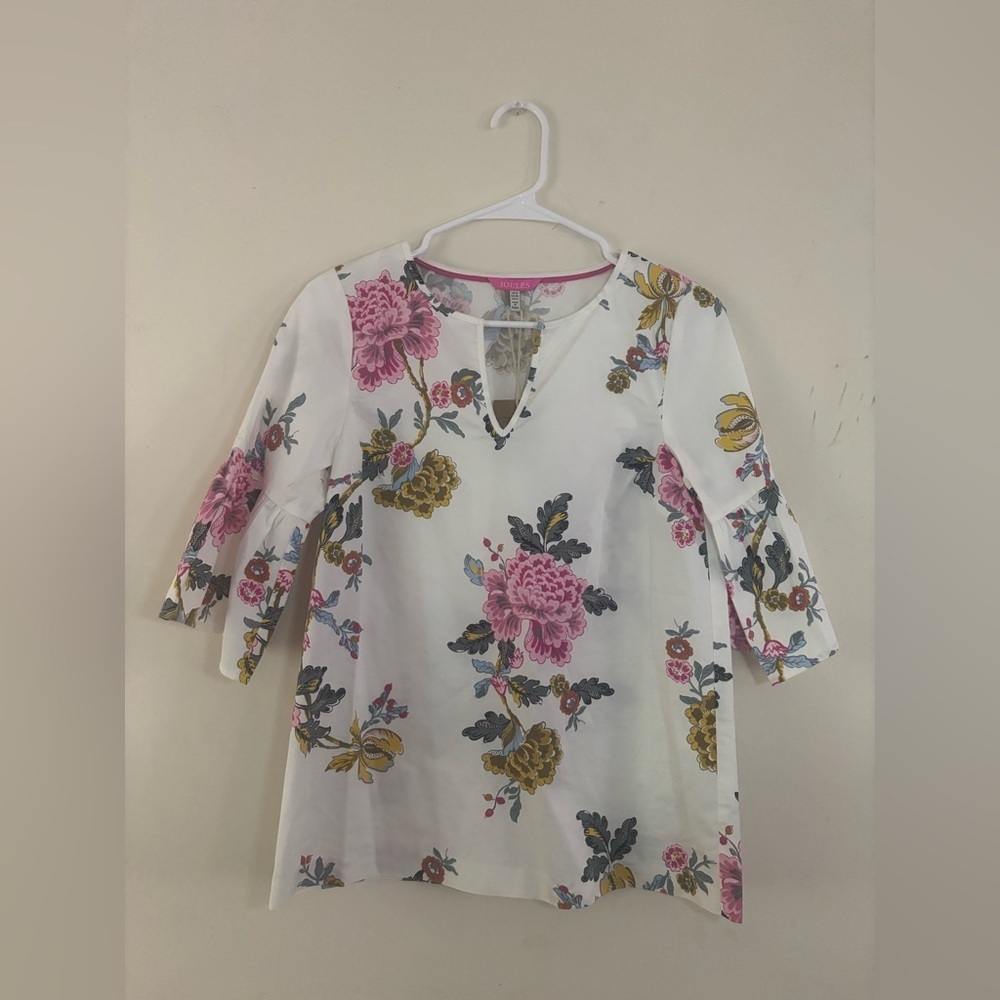 Joules Womens Short Sleeve V-Neck
Floral Print in Pink and White Size 4 NWT
